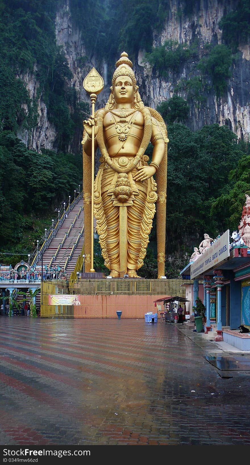 Lord murugan statue at batu caves, malaysia