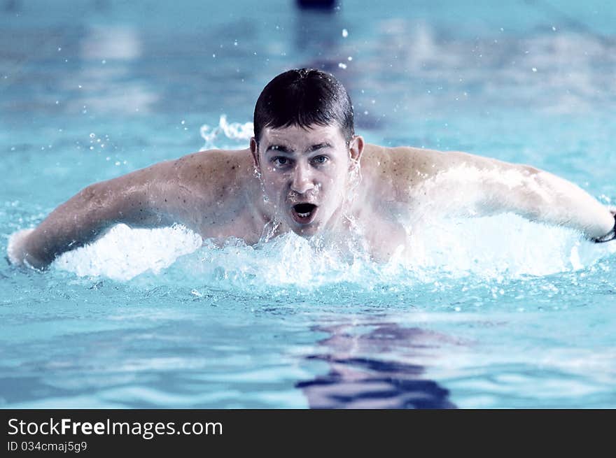 Swimmer swimming in the waterpool