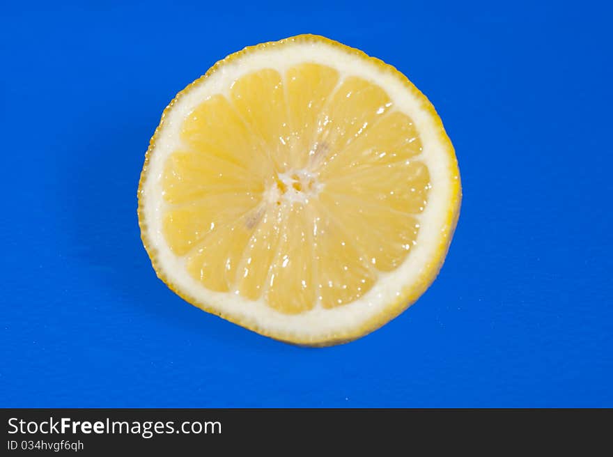 Perfectly fresh lemon isolated on blue