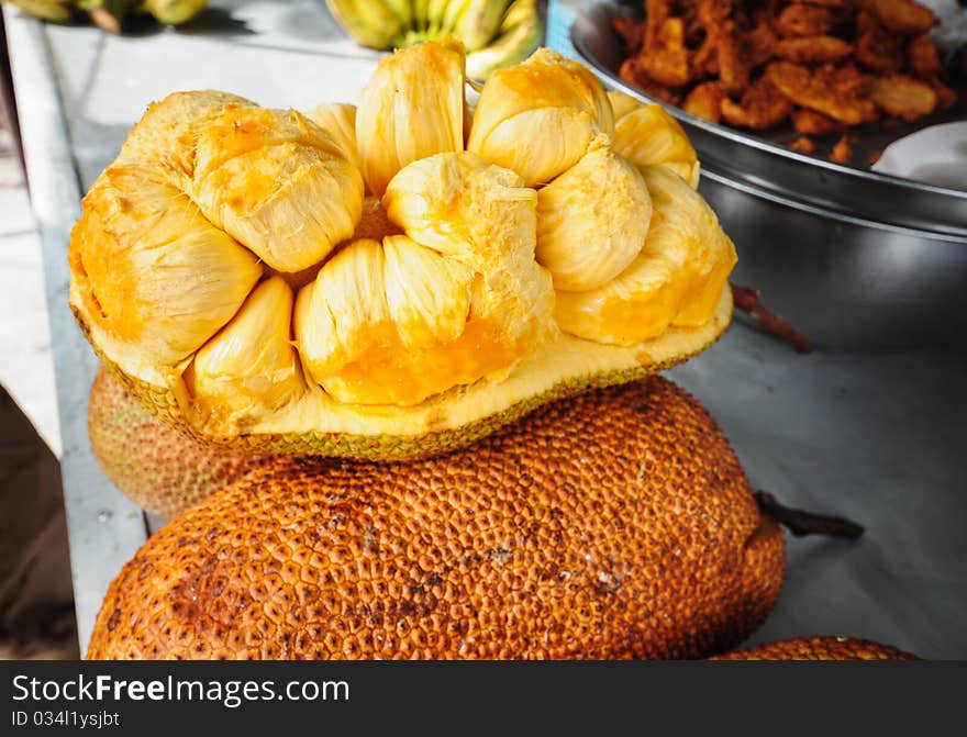 Champeak fruit, it look like jackfruit