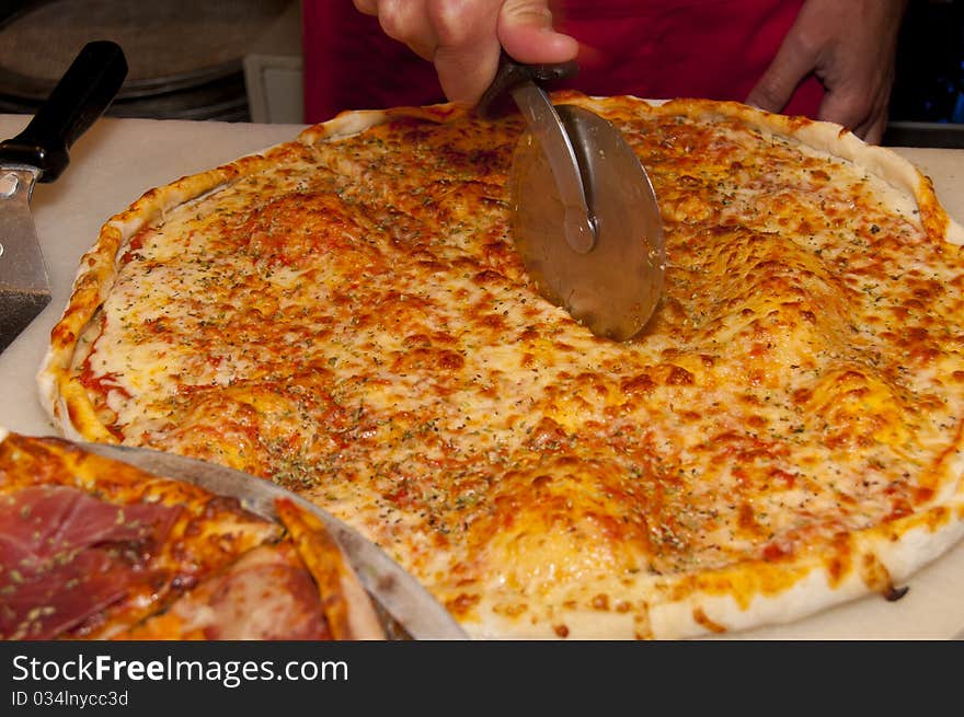 Cutting Pizza in Slices