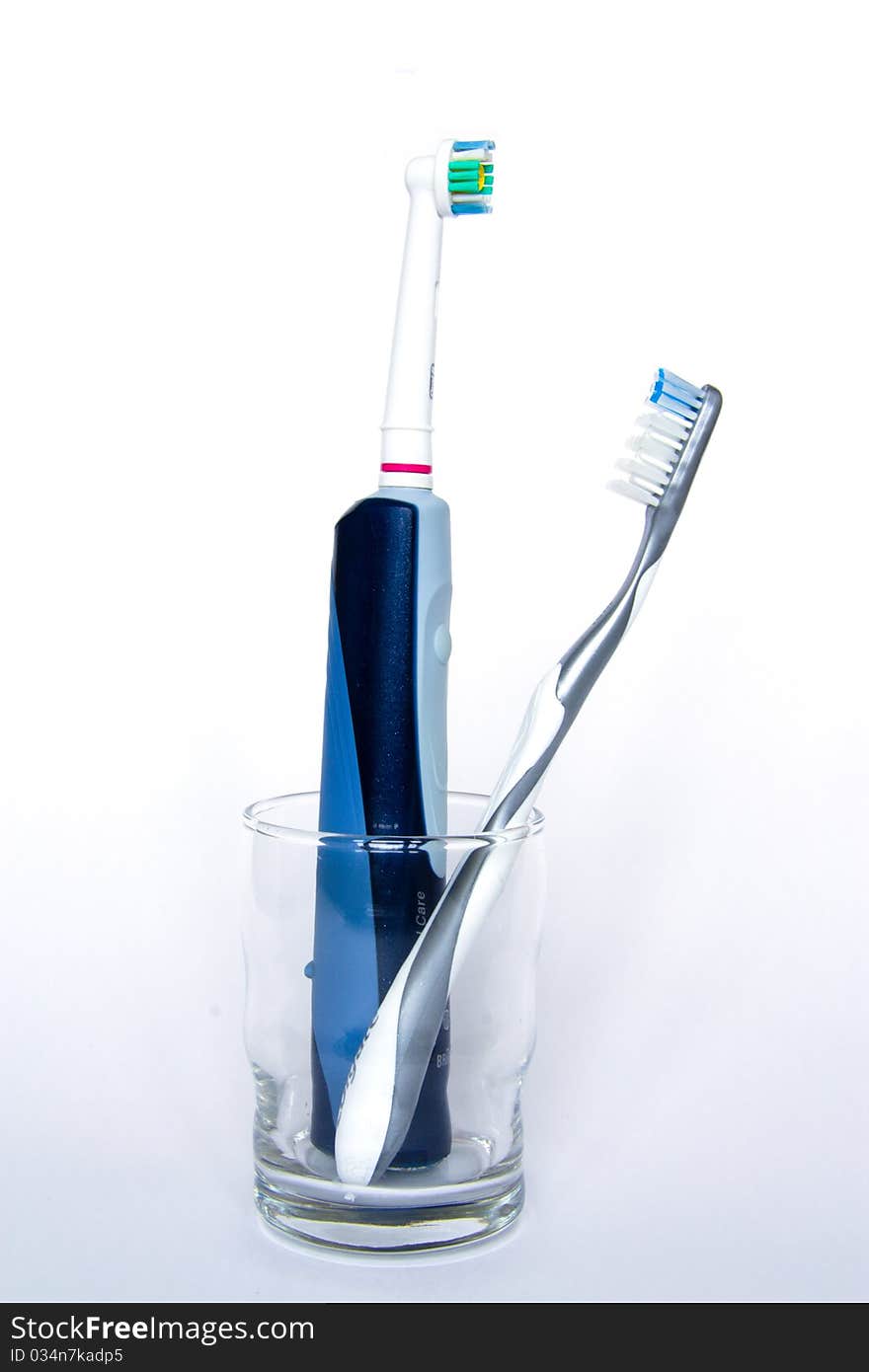 Electric and manual tooth-brush in a glass