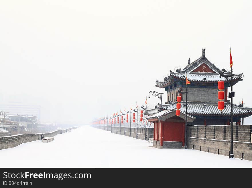 The south rampart gate of ancient Xi'an is covered by the first snow in 2011. The south rampart gate of ancient Xi'an is covered by the first snow in 2011.