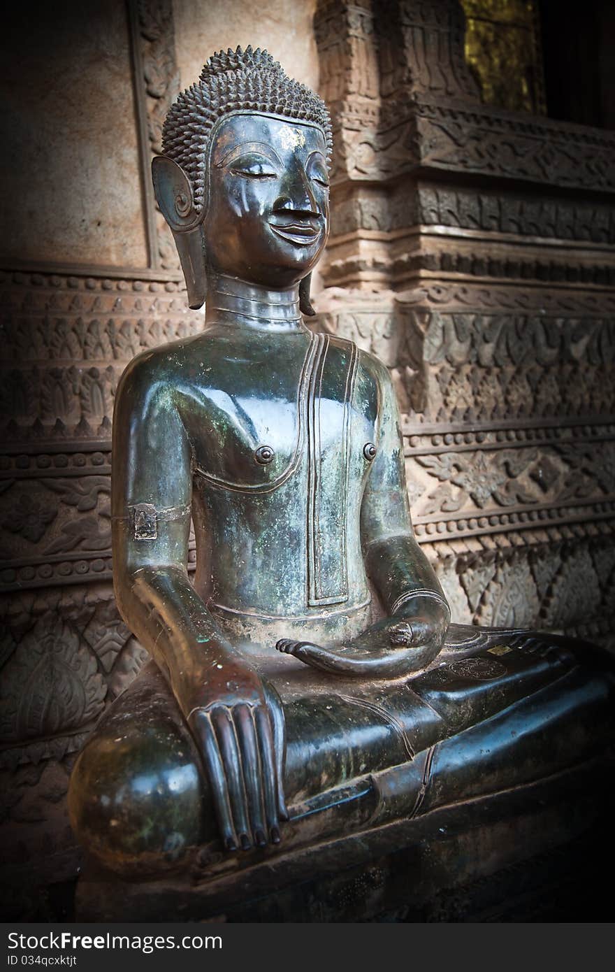 Sitting Vintage Buddha Image