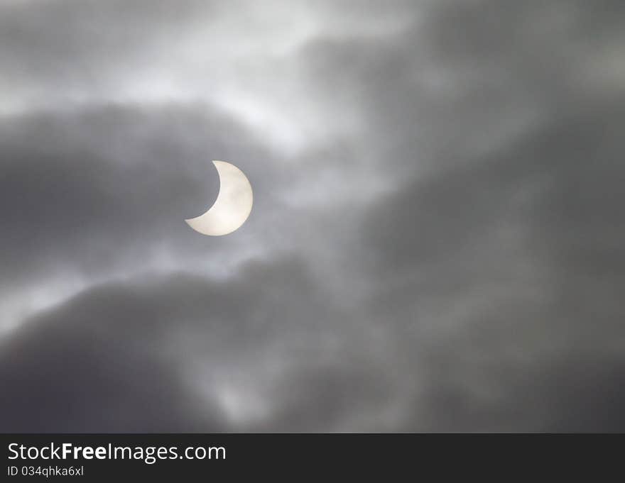 Partial Solar Eclipse of January 4, 2011- Bulgaria, Sofia 11:11h.