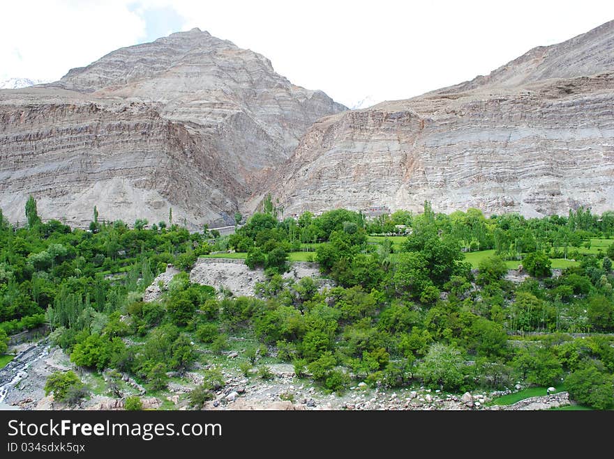 A dry and barren mountains and the greenery effecting a contrast in distant Himalayan landscape. A dry and barren mountains and the greenery effecting a contrast in distant Himalayan landscape.