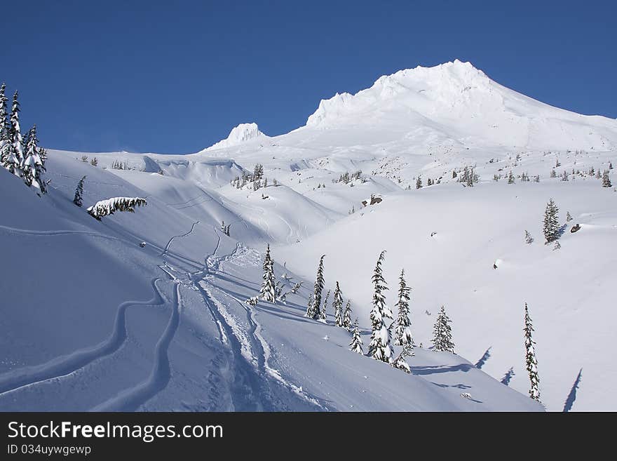 Beautiful Vista of Mount Hood in the Pacific Northwest with Clear, Blue Skies. Beautiful Vista of Mount Hood in the Pacific Northwest with Clear, Blue Skies.