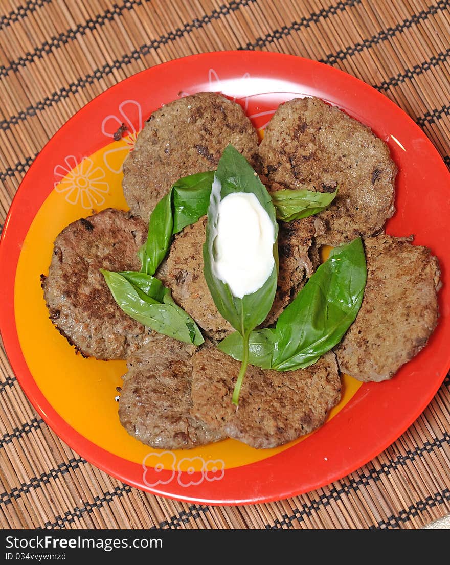 Liver cutlets on a red plate