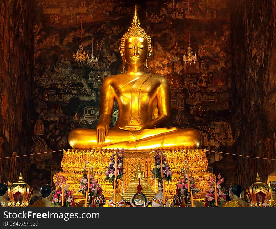 Golden buddha statue