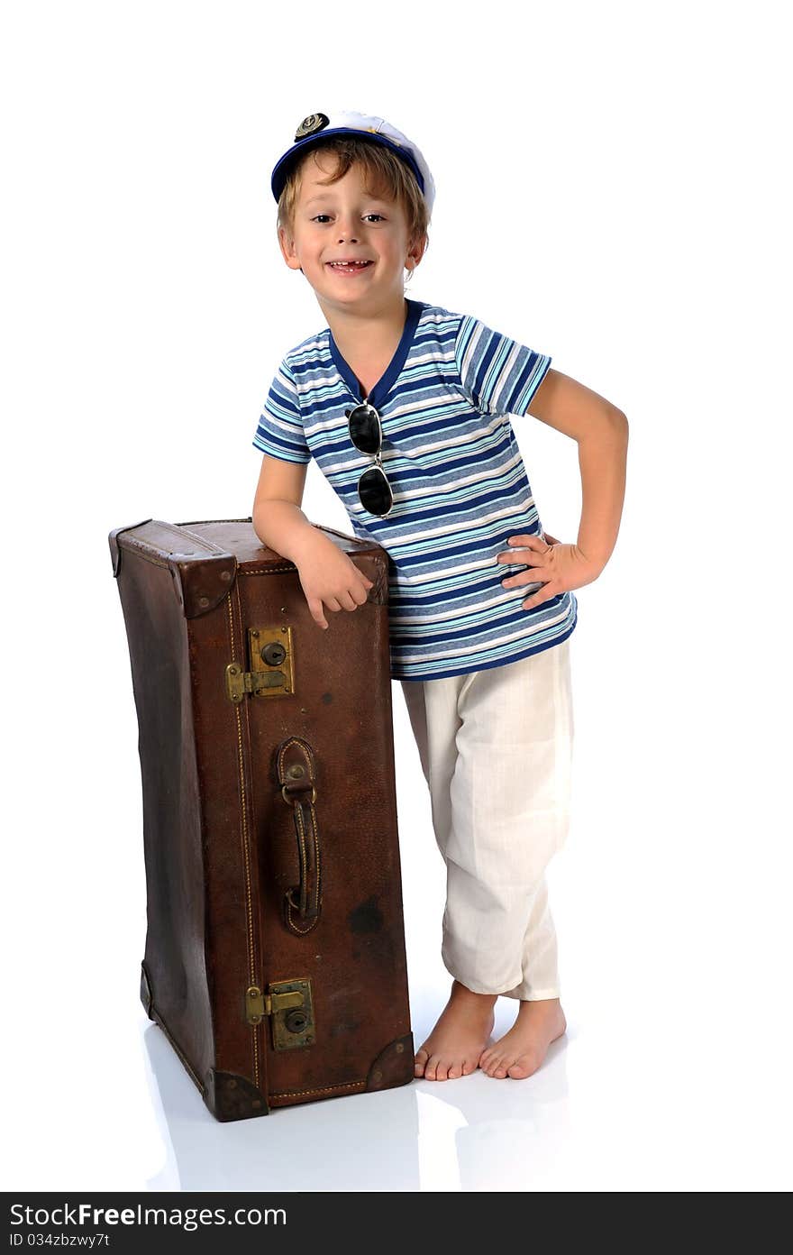 A small mariner over a white background