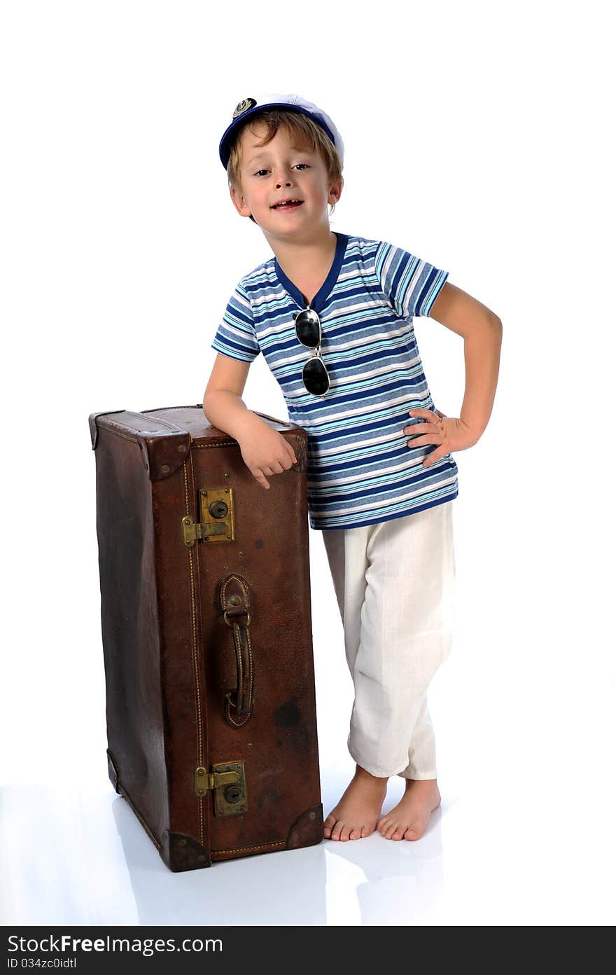 A small mariner over a white background