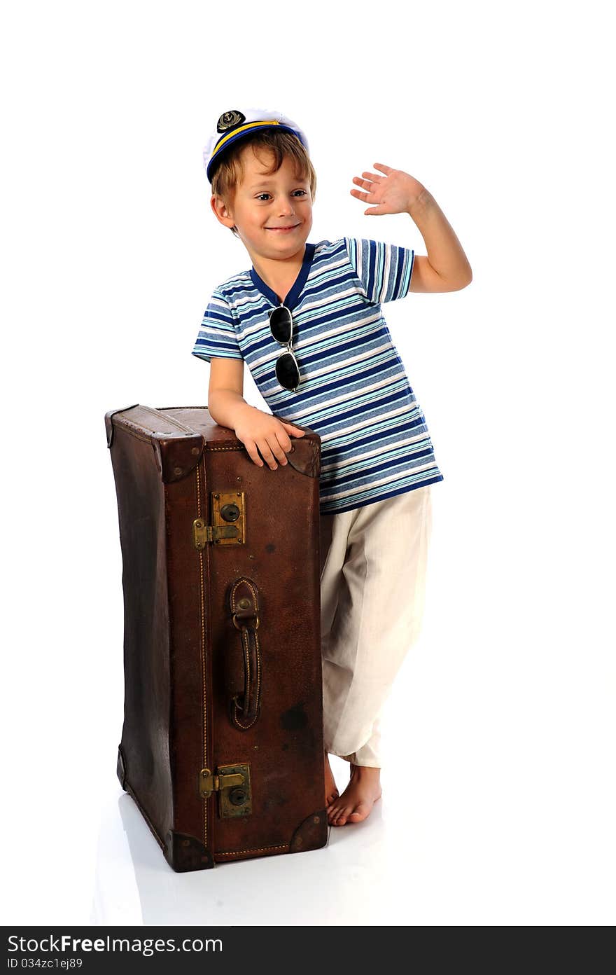 A small mariner over a white background