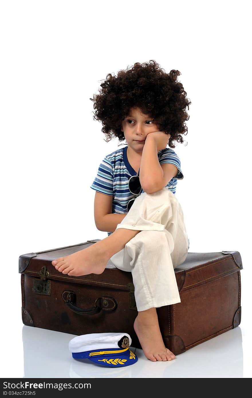 A small mariner over a white background