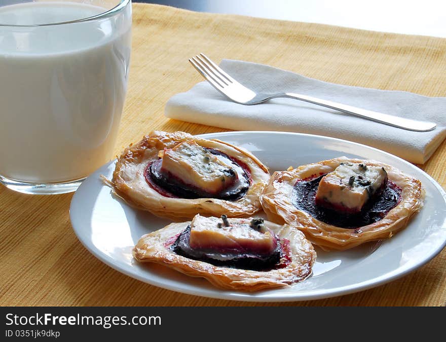 Puff pastry with beet and blue cheese and a glass of milk