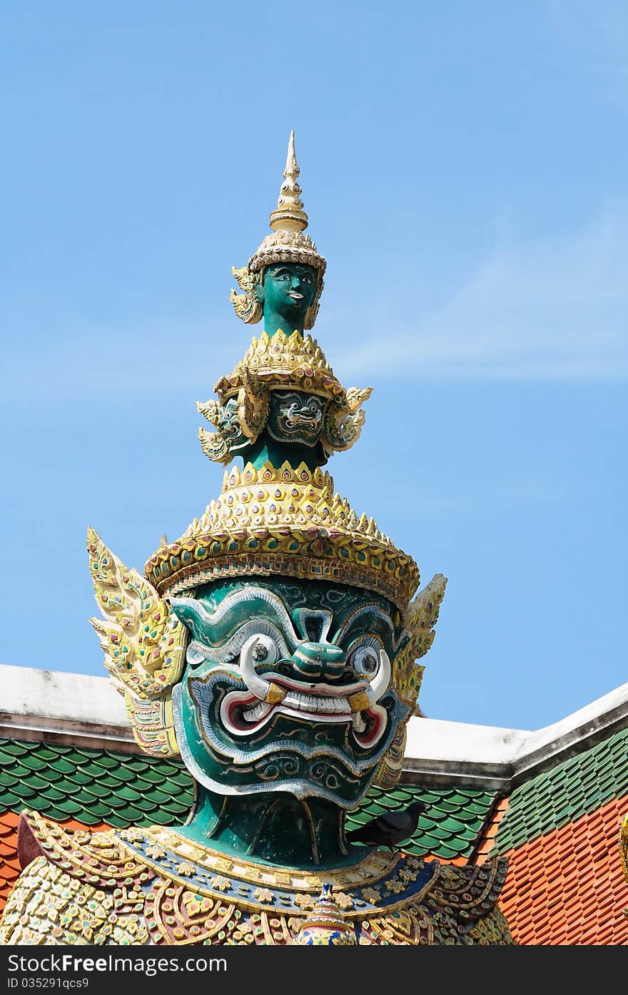 Giant Statues, at the Wat pha Kaew temple