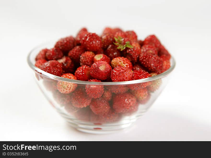 Wild strawberry in a bowl