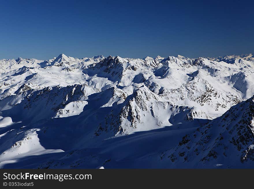 Climbing Piz Kesch! View into alpine scenery!