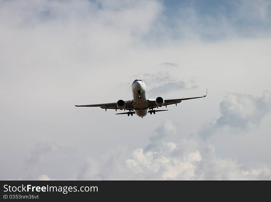 Aircraft approaches the landing strip. Aircraft approaches the landing strip