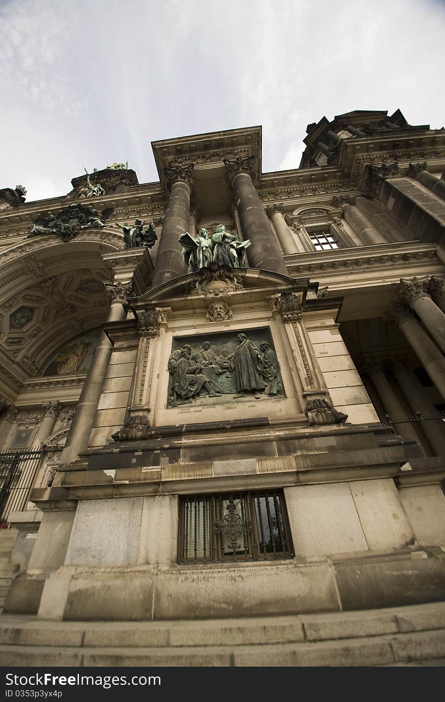 Berliner Dom, view of the facade and detail.