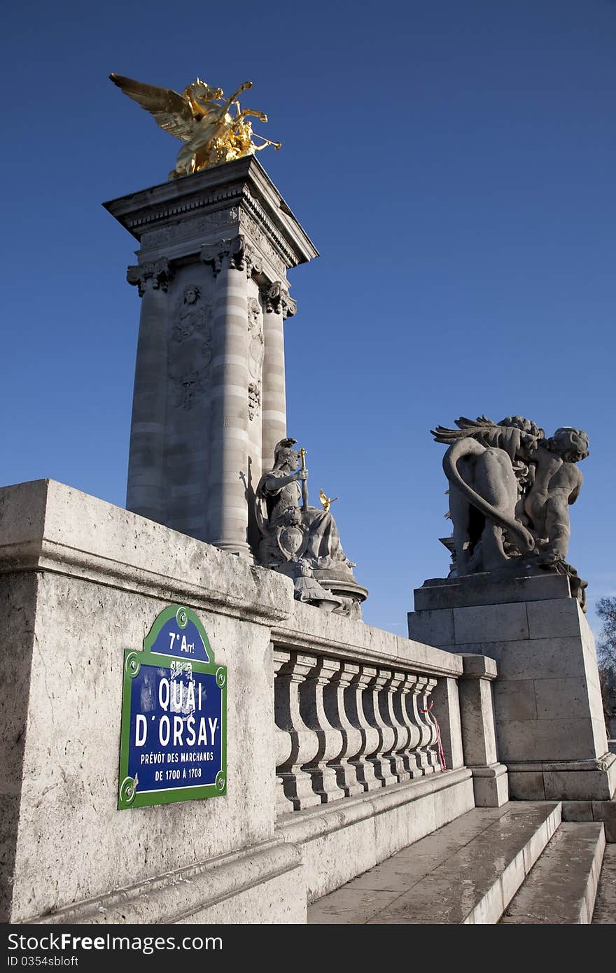 Alexandre III Bridge, Pairs