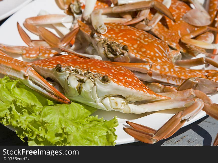 Cooked crabs in a white plate