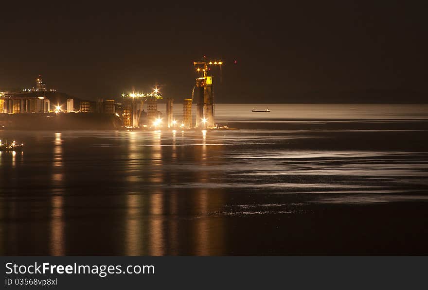 Night construction bridge from Vladivostok to island Russian for summit APEC 2012