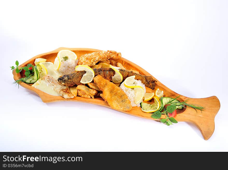 Fish shape platter with fried fishes