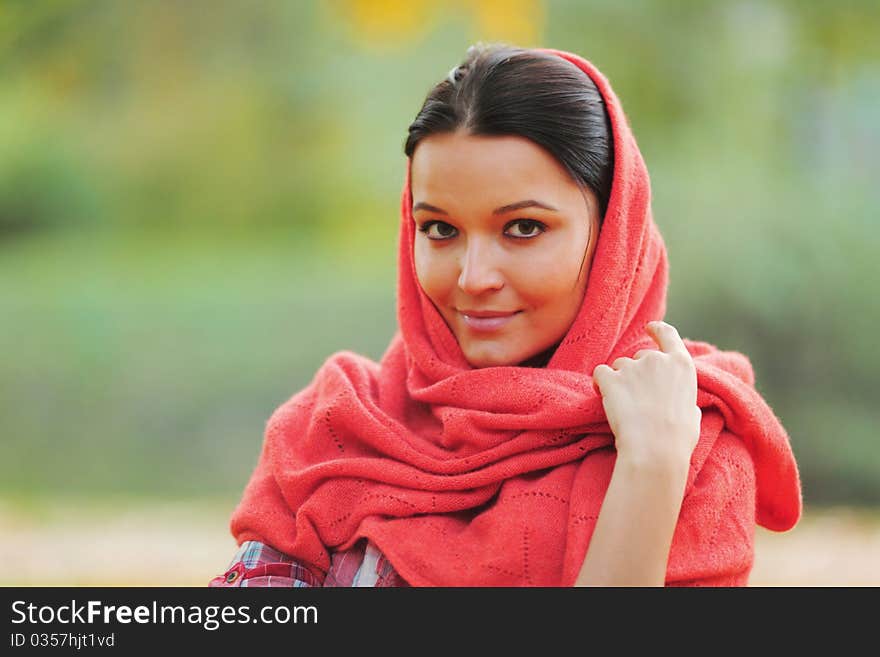 Autumn woman portret in park