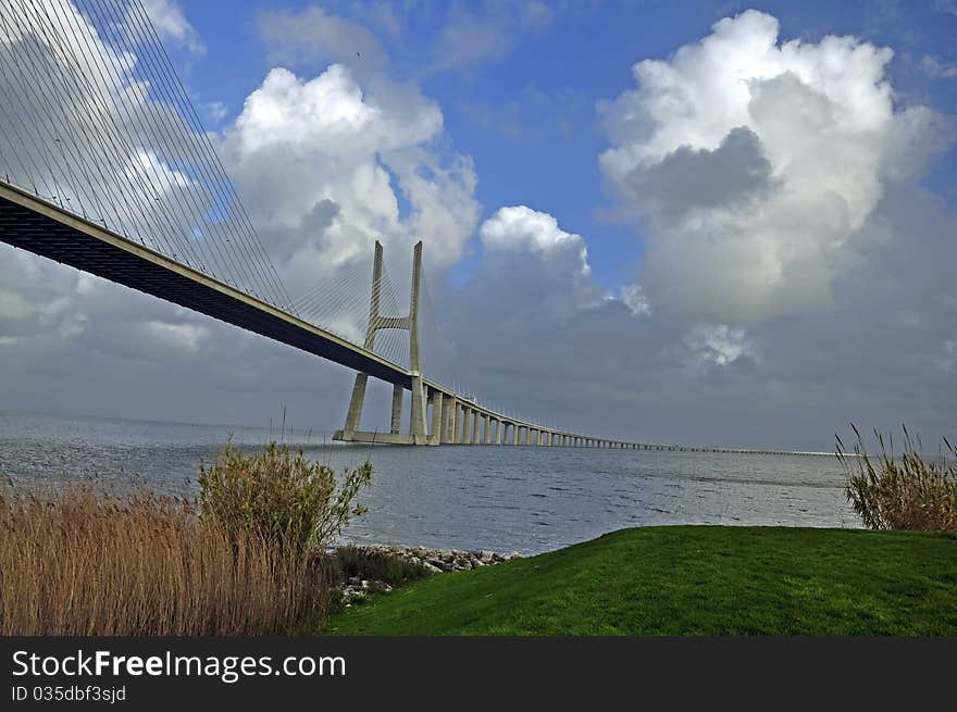 The new highway over the river Tagus in Lisbon, was commissioned in April 1, 1998 g - to 500-th anniversary of explorer Vasco da Gama sea route from Europe to India. Bridge - one of several large-scale construction projects on the Iberian peninsula, made in commemorate the 500 th anniversary of the discovery of America. The total length of the bridge Vasco da Gama, 17 km. The new highway over the river Tagus in Lisbon, was commissioned in April 1, 1998 g - to 500-th anniversary of explorer Vasco da Gama sea route from Europe to India. Bridge - one of several large-scale construction projects on the Iberian peninsula, made in commemorate the 500 th anniversary of the discovery of America. The total length of the bridge Vasco da Gama, 17 km