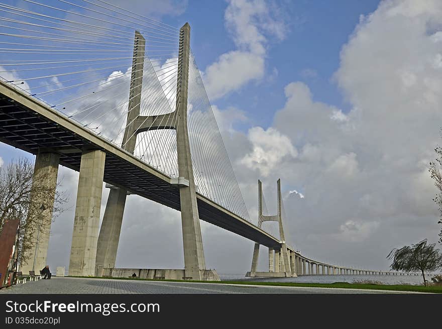 The new highway over the river Tagus in Lisbon, was commissioned in April 1, 1998 g - to 500-th anniversary of explorer Vasco da Gama sea route from Europe to India. Bridge - one of several large-scale construction projects on the Iberian peninsula, made in commemorate the 500 th anniversary of the discovery of America. The total length of the bridge Vasco da Gama, 17 km. The new highway over the river Tagus in Lisbon, was commissioned in April 1, 1998 g - to 500-th anniversary of explorer Vasco da Gama sea route from Europe to India. Bridge - one of several large-scale construction projects on the Iberian peninsula, made in commemorate the 500 th anniversary of the discovery of America. The total length of the bridge Vasco da Gama, 17 km