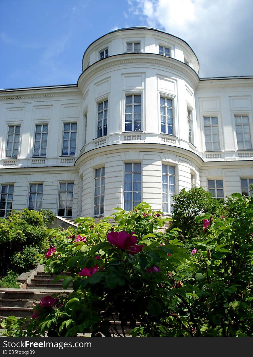 The main building of architectural historical monument - the estate Bobrinsky Bogoroditsk, Russia. The main building of architectural historical monument - the estate Bobrinsky Bogoroditsk, Russia