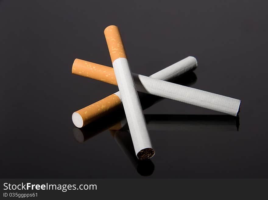 3 cigaretten of black background