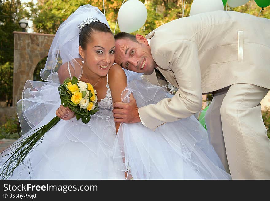 Happy married couple. Photosession on open air. Happy married couple. Photosession on open air.