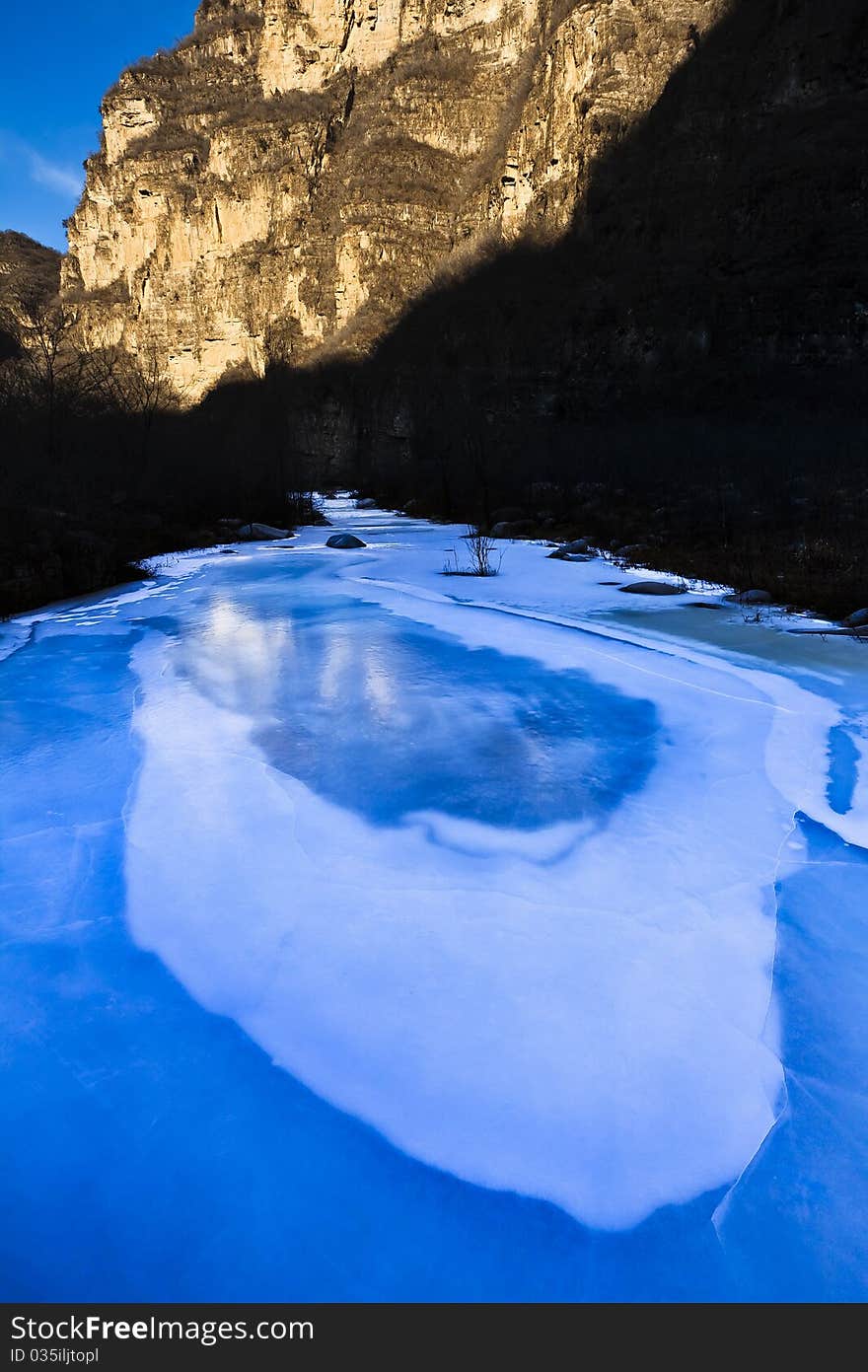 Cold winter landscape of a frozen lake