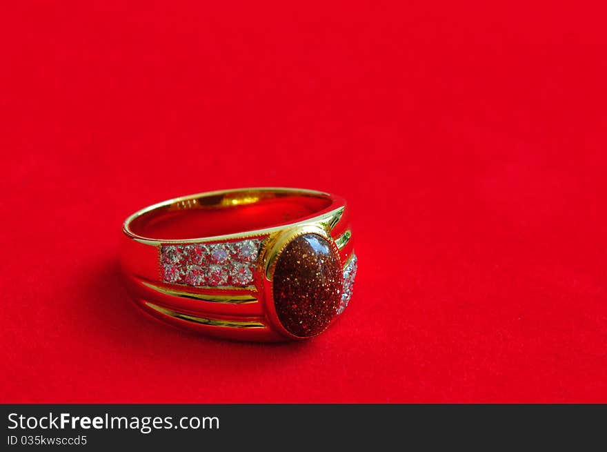 The design of golden ring on the red background