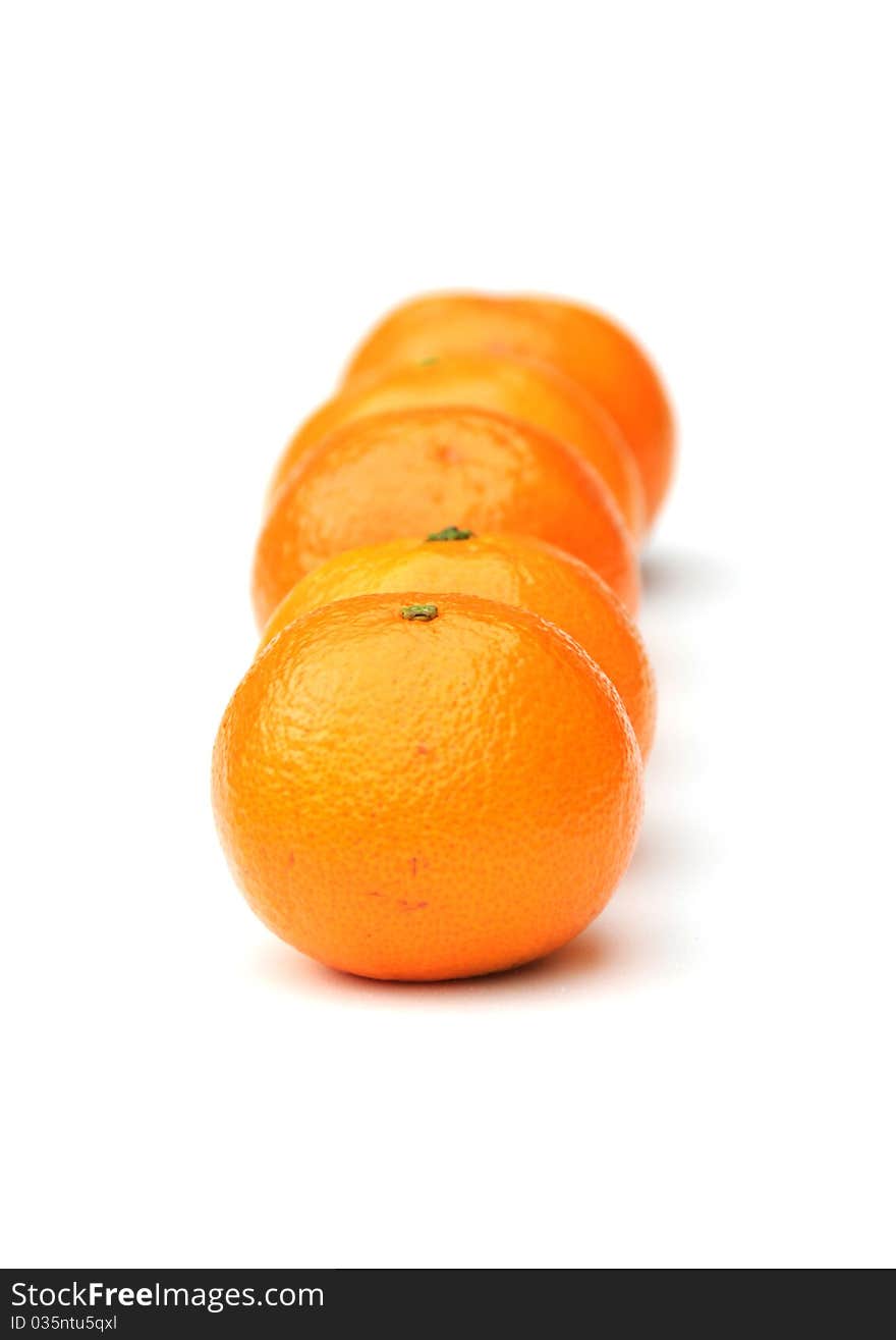 Five juicy fresh satsumas in a line