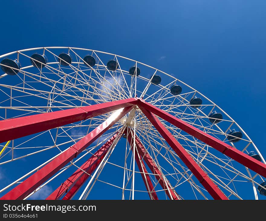 Red White ferris wheel