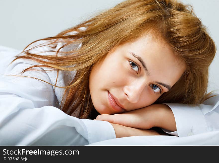 Smiling young woman lying on the floor