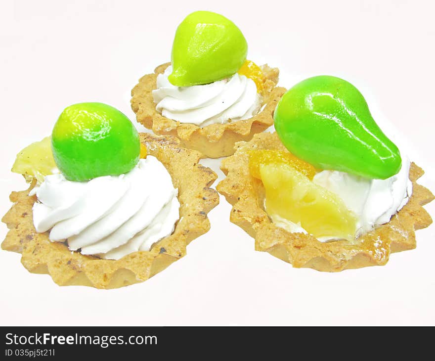 Sweet fancy cakes with green fruits