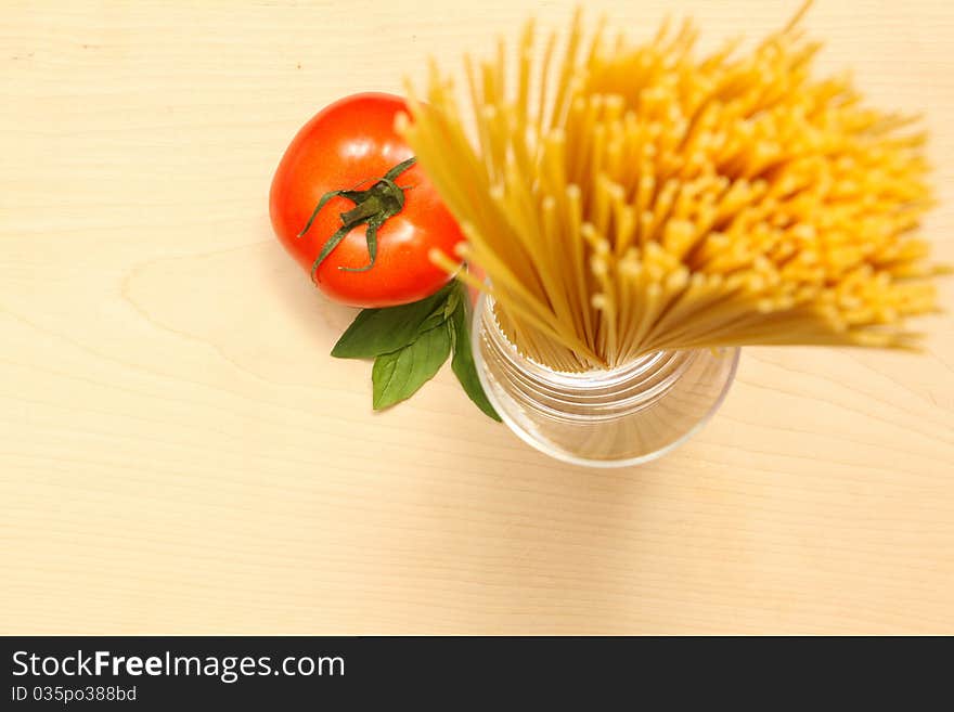 Pasta with fresh tomato and basil