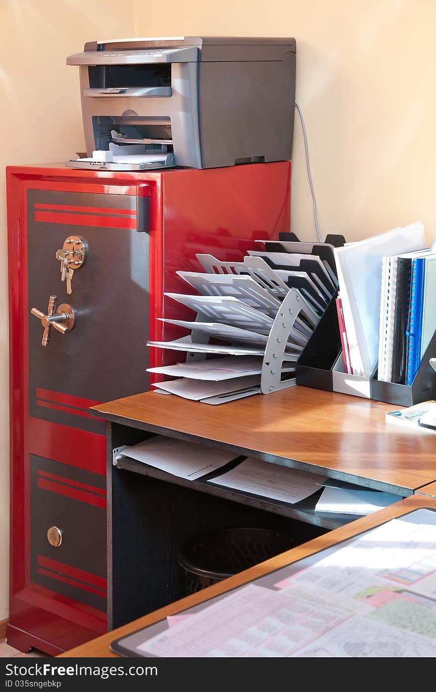 The red safe costs at office. The red safe costs at office.