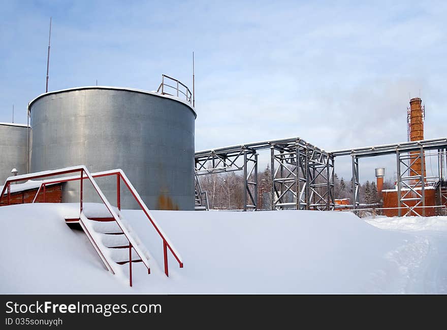 Oil tanks and pipes