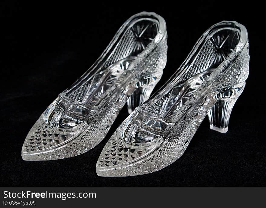 The pair crystal shoes