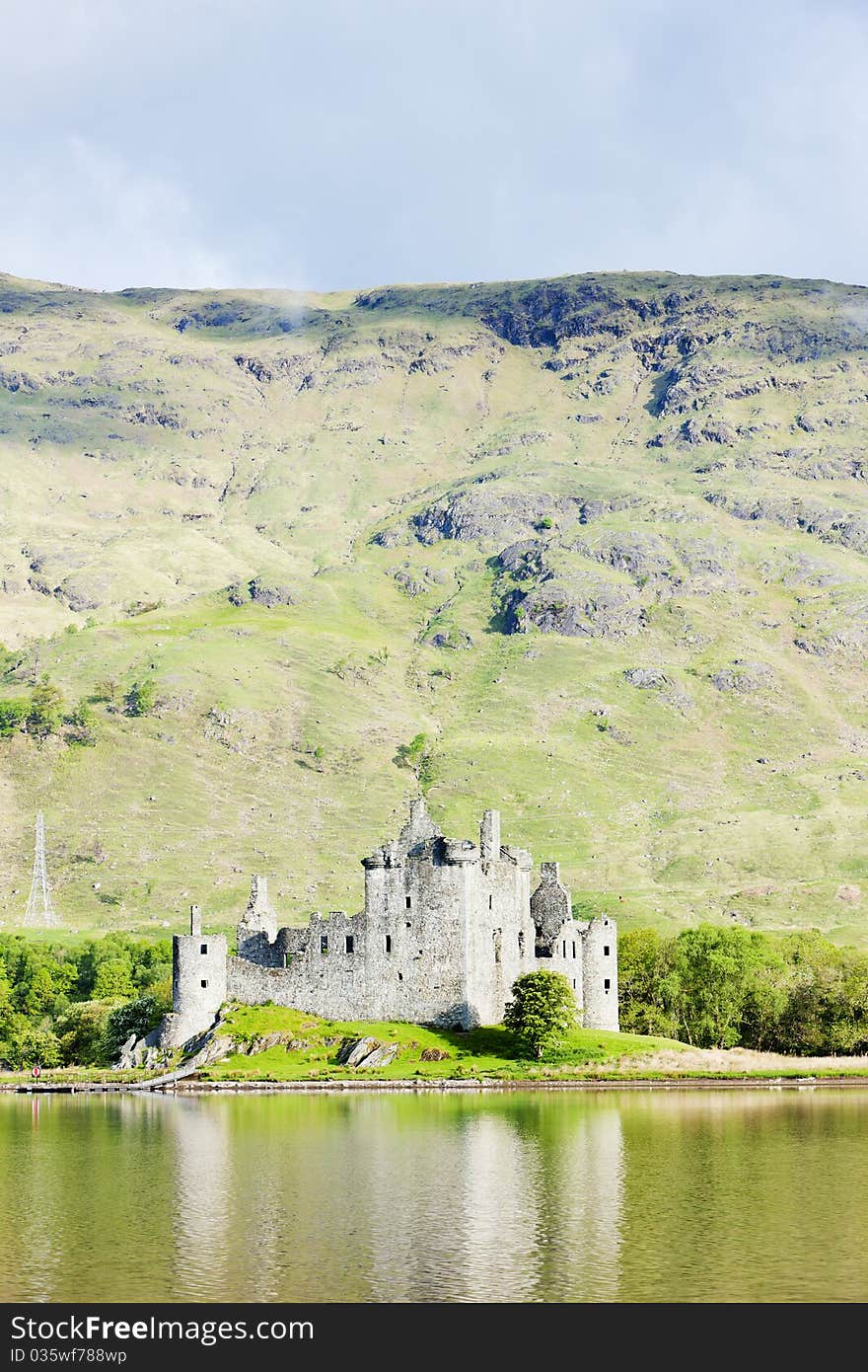 Kilchurn Castle at Loch Awe, Scotland