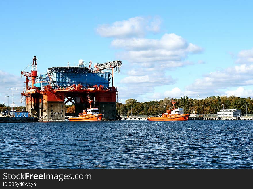 The introduction of a drilling rig to a shipyard for repairs. The introduction of a drilling rig to a shipyard for repairs.