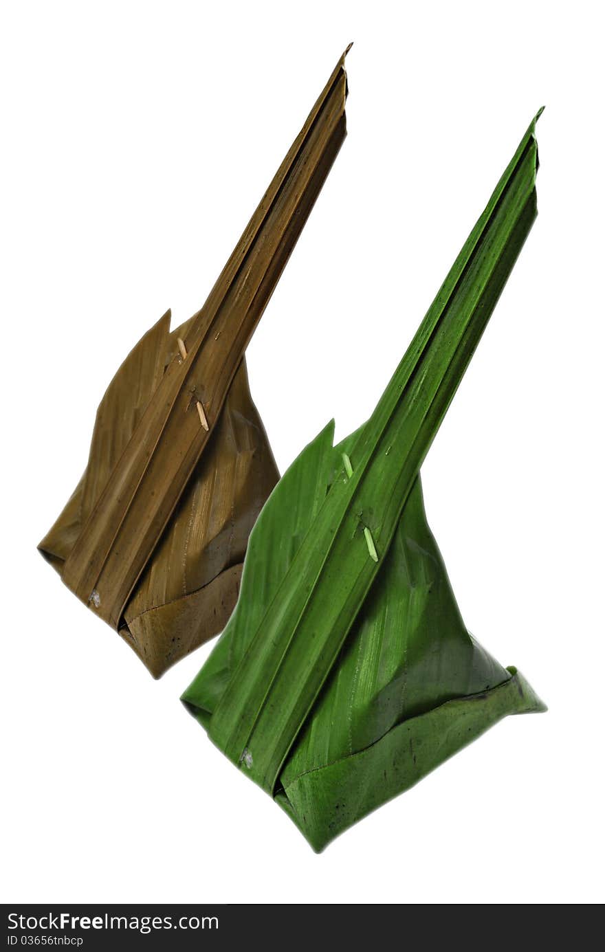 The different between dry banana leaf and fresh banana leaf are on the white background. The different between dry banana leaf and fresh banana leaf are on the white background