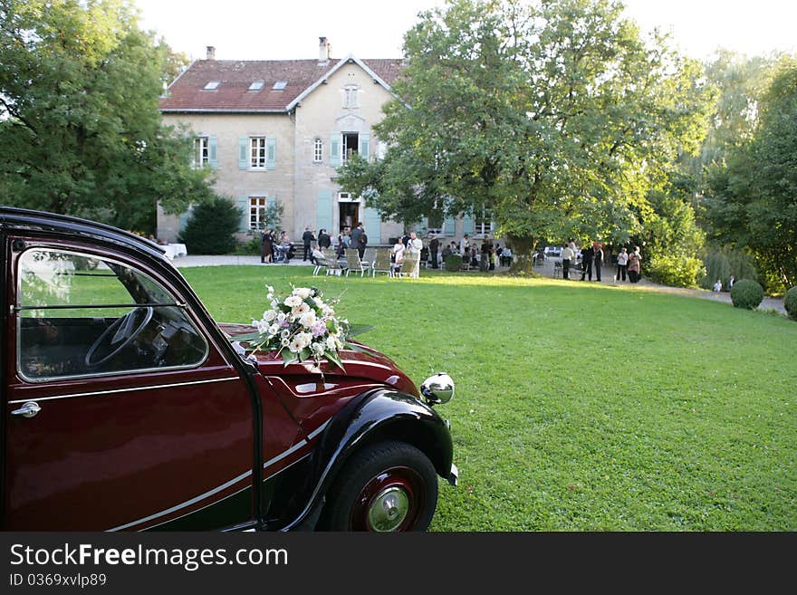 Citroen 2CV car decorated for a wedding