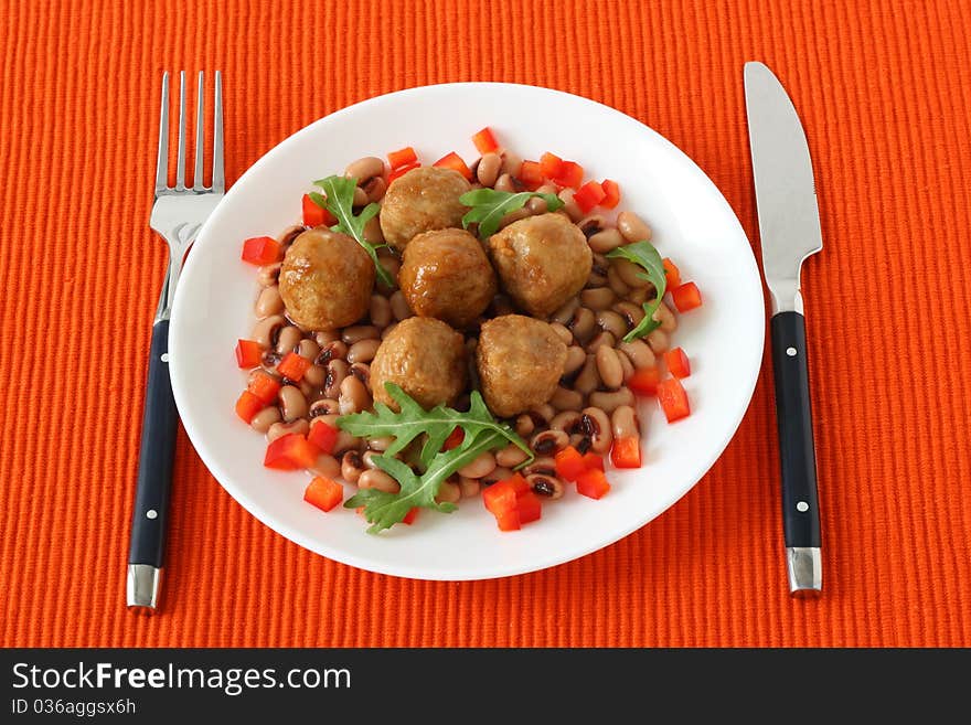 Chicken meatballs with beans and pepper