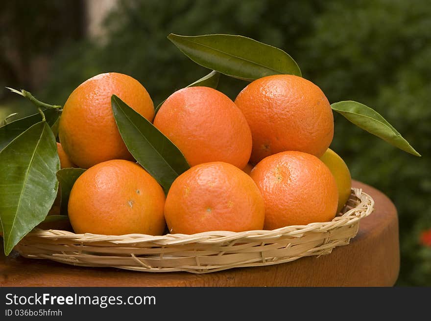 Basket containing fresh and delicious tangerines