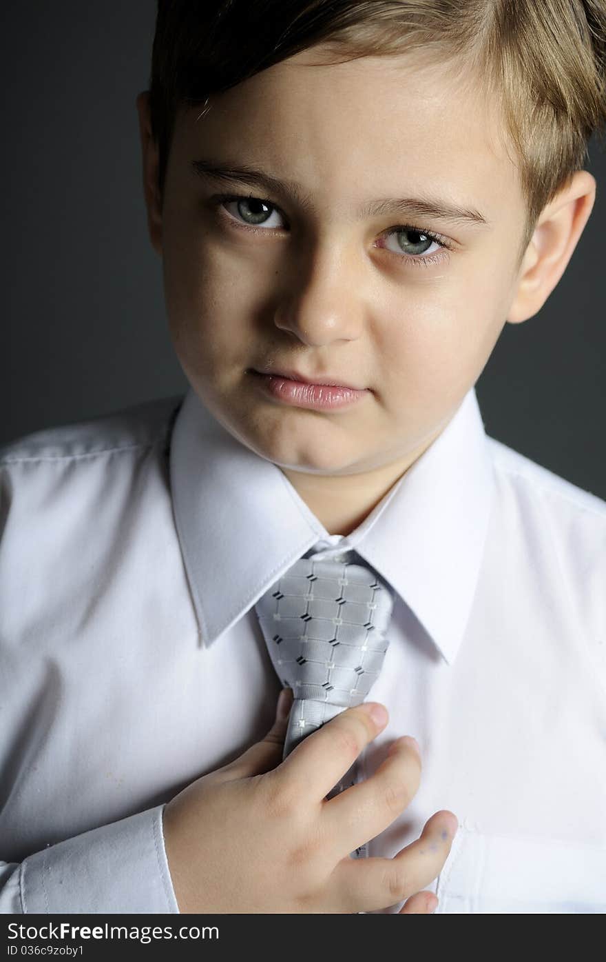 Schoolboy arranging tie